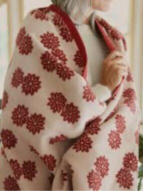 Chappywrap Winter Blooms Red Blanket Original Size